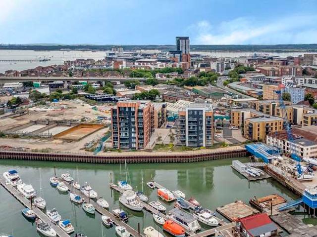 Apartment for sale in St Mary's, City Of Southampton