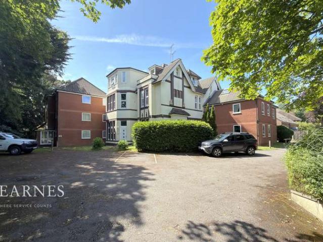 Apartment for sale in Charminster, Bournemouth