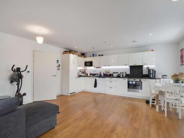 Apartment for sale in London Borough of Lewisham, Ladywell