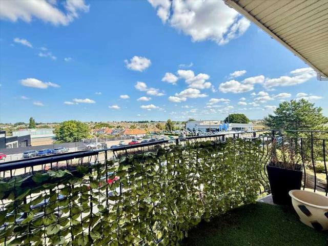 Apartment for sale in Alton Barnes, Essex