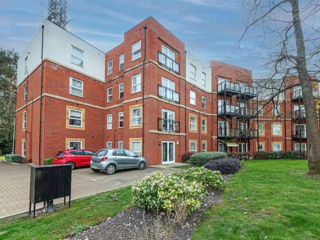 Apartment for sale in Buckler's Park, Crowthorne