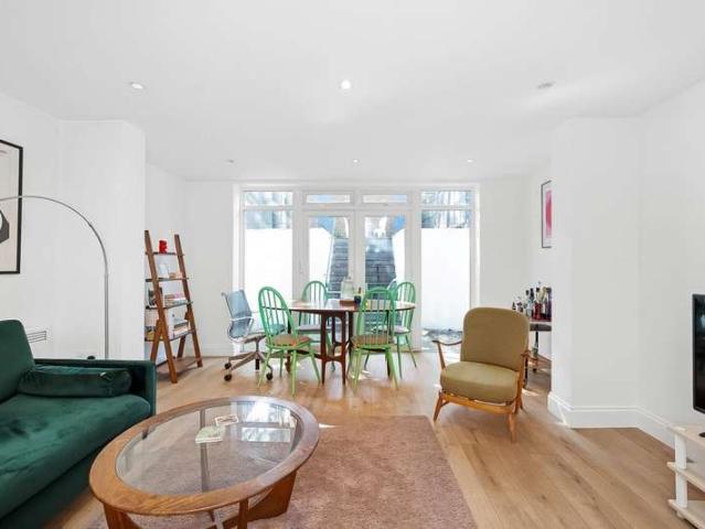 Apartment for sale in London Borough of Bromley, Greater London