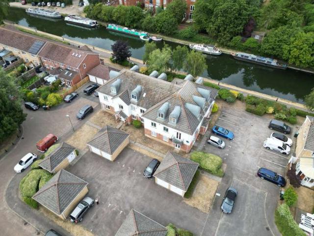 Apartment for sale in Batchworth, Hertfordshire