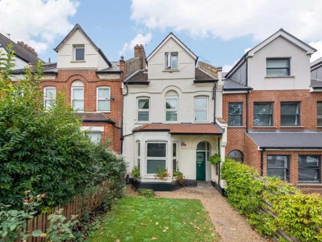 Apartment for sale in East Dulwich, Greater London