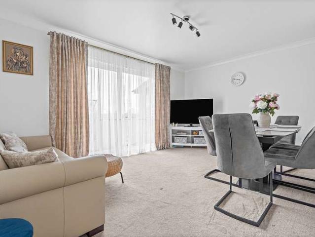 Apartment for sale in Knowle Green, Lower Halliford