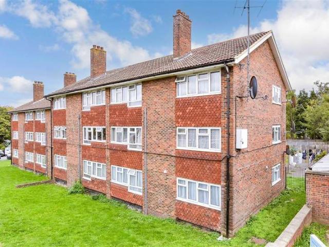 Apartment for sale in London Borough of Croydon, Shirley