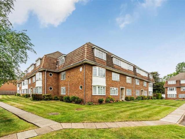 Apartment for sale in Worcester Park, Greater London