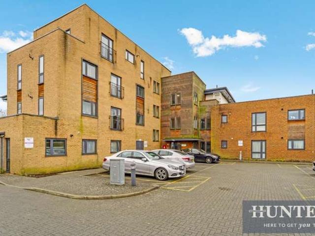 Apartment for sale in London Borough of Hounslow, Greater London