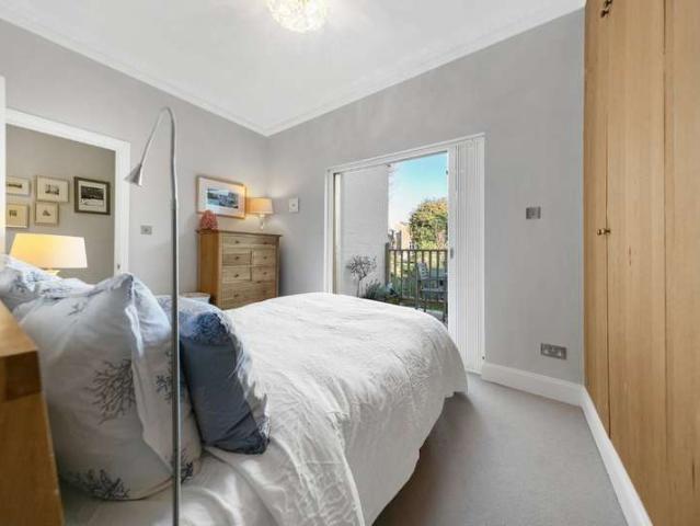Apartment for sale in Petersham, Greater London