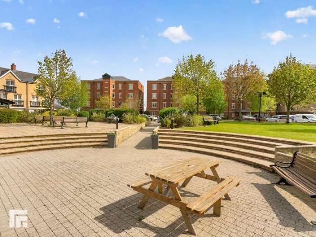 Apartment for sale in Cardiff Bay, Falcon Lodge