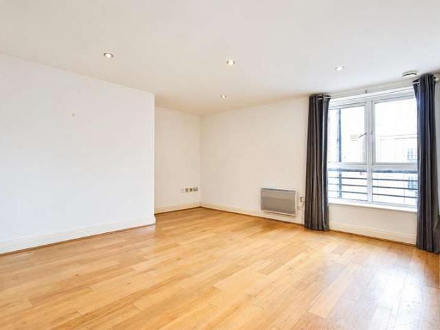 Apartment for sale in London Borough of Hounslow, Greater London