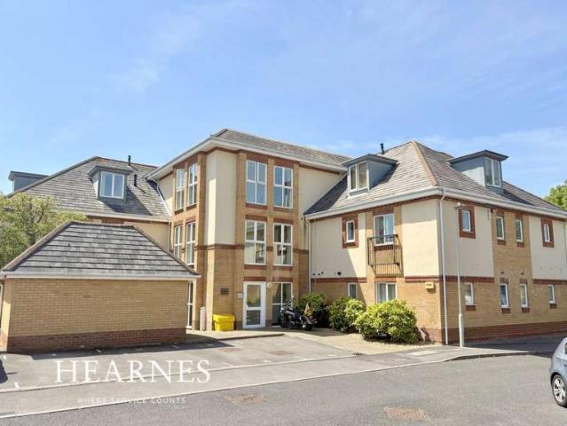 Apartment for sale in Poole