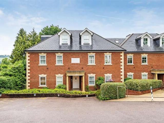 Apartment for sale in Oxted, Hillview