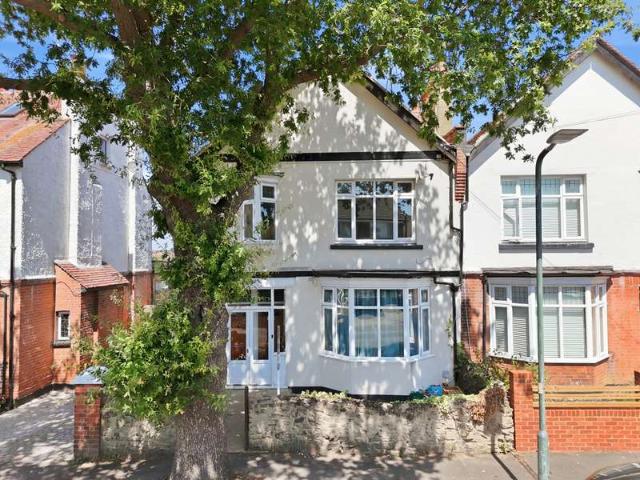 Apartment for sale in Alton Barnes, Essex