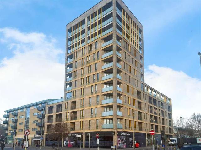 Apartment for sale in London Borough of Merton, Collier's Wood