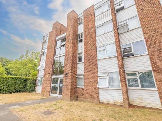 Apartment for sale in Slough