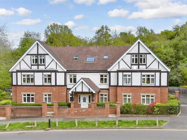 Apartment for sale in London Borough of Croydon, Greater London