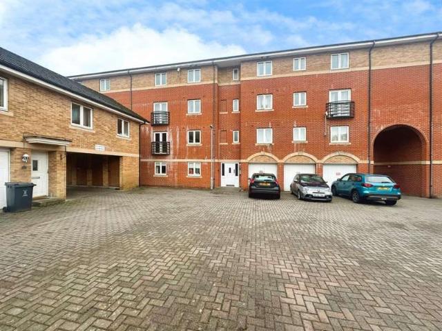 Apartment for sale in Churchward, Rodbourne