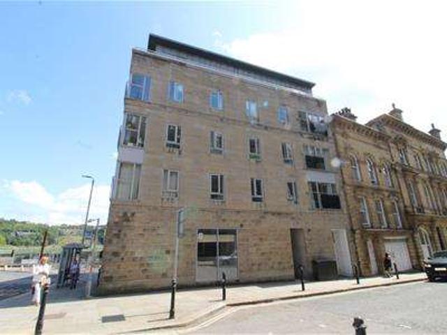 Apartment for rent in Woolshops, Calderdale
