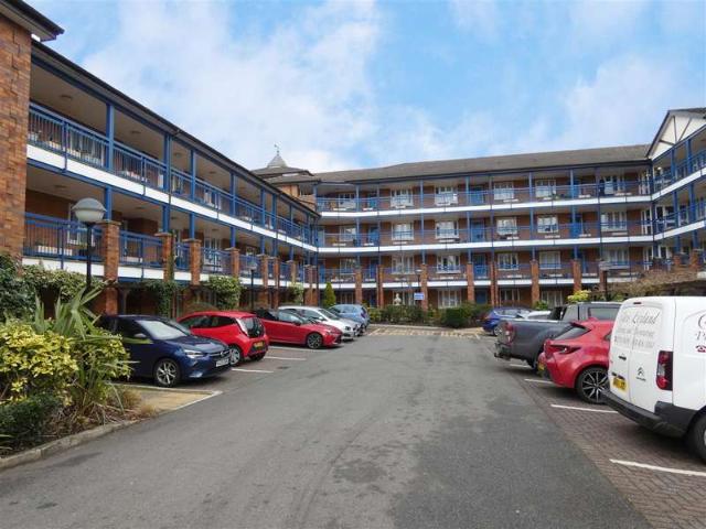 Apartment for sale in Huyton, Knowsley