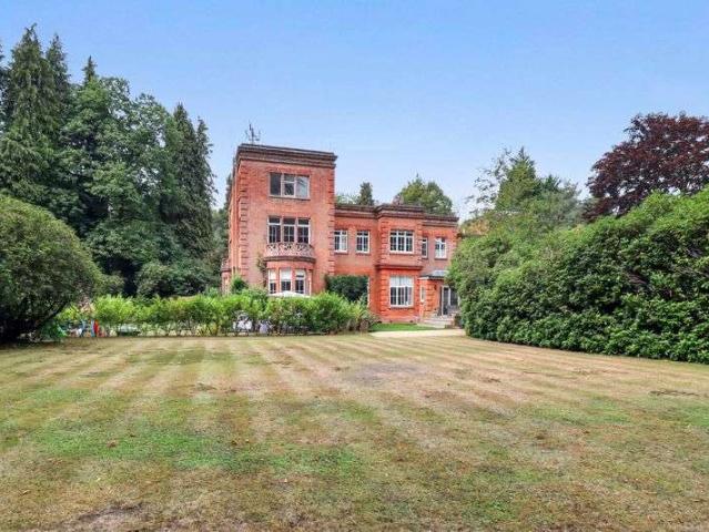 Apartment for sale in Heol-las, Surrey