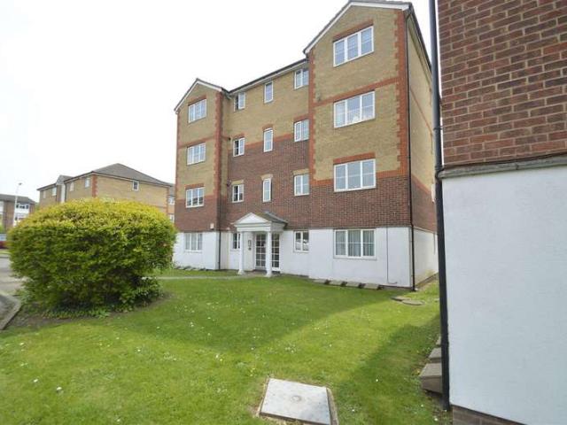 Apartment for sale in Romford, Rush Green