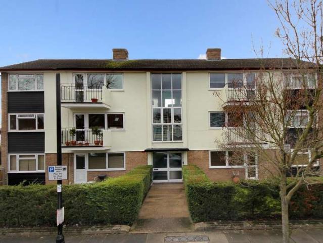 Apartment for sale in London Borough of Ealing, Greater London