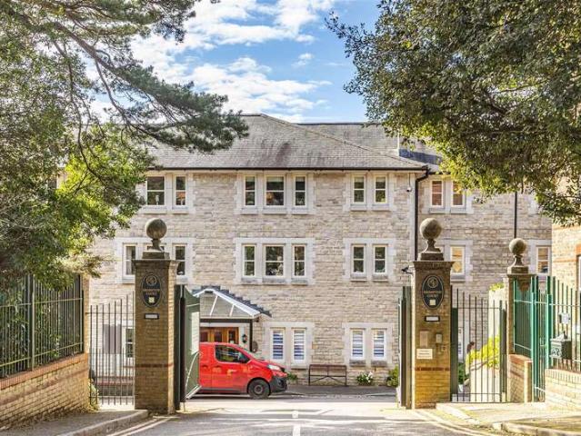 Apartment for sale in West Cliff, Bournemouth