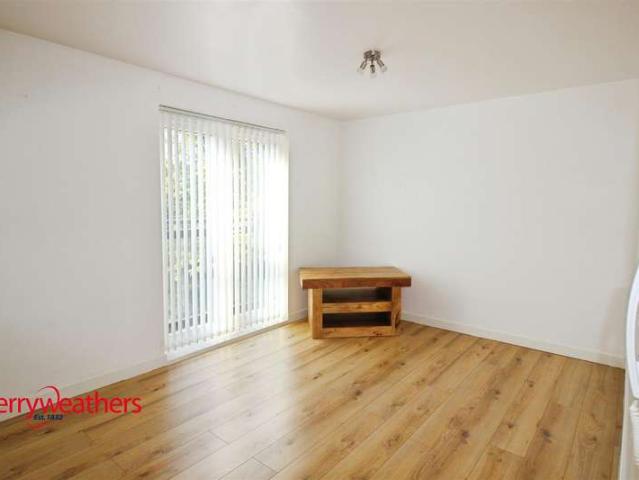 Apartment for sale in Dalton, South Yorkshire