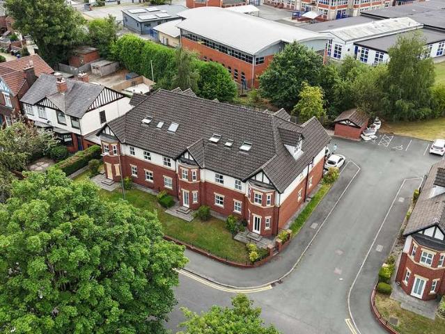 Apartment for sale in Bryn, Wigan