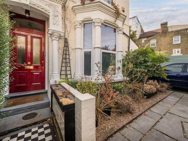 Apartment for sale in London Borough of Haringey, Greater London