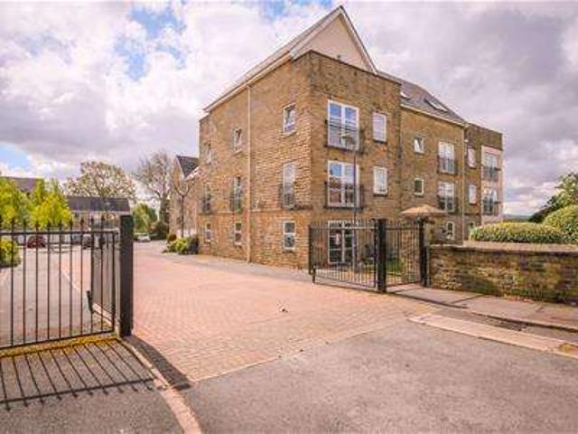 Apartment for sale in Savile Park, West Yorkshire