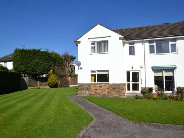 Apartment for sale in Tranmere Park, Guiseley