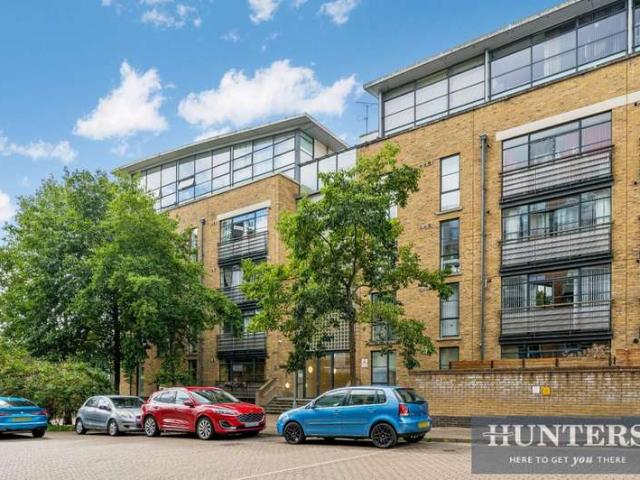 Apartment for sale in London Borough of Hounslow, Greater London