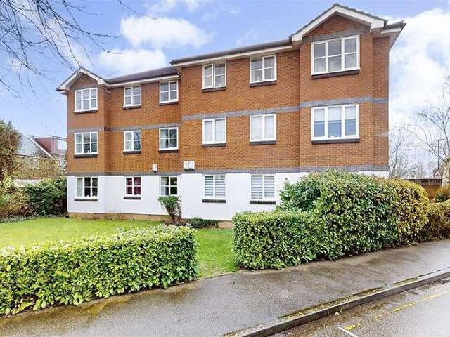 Apartment for sale in London Borough of Hounslow, Greater London