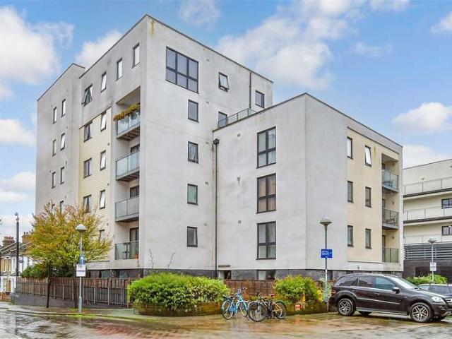 Apartment for sale in London Borough of Waltham Forest, Greater London