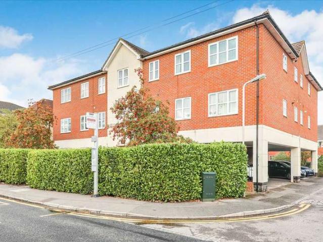 Apartment for sale in Cippenham, Slough