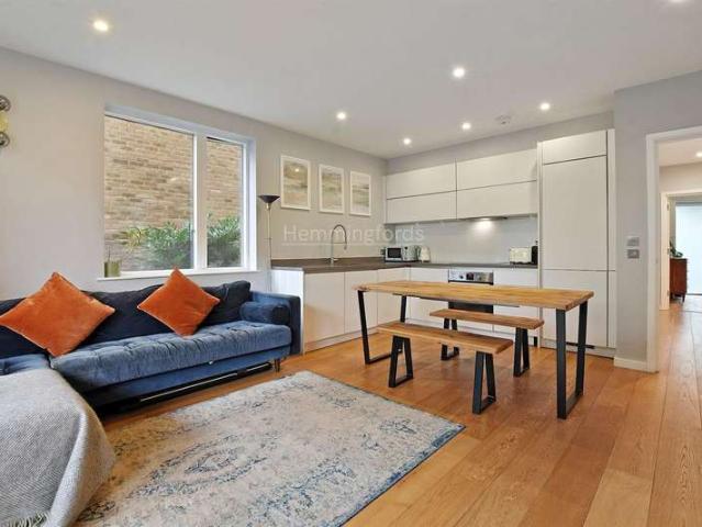 Apartment for sale in Barnsbury, Greater London