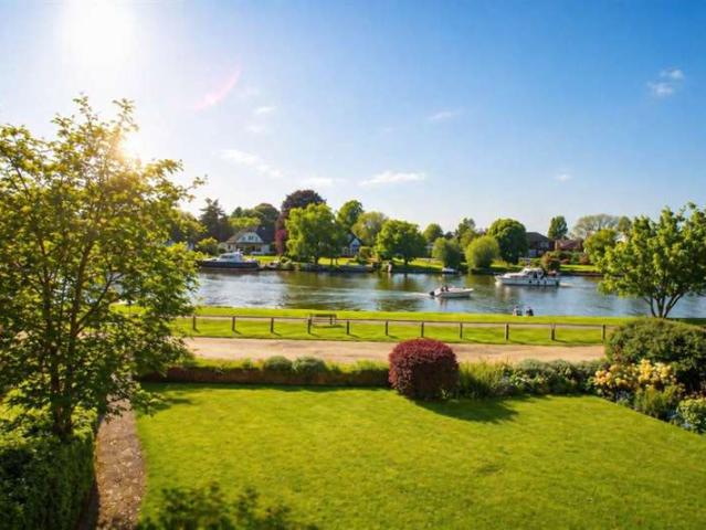 Apartment for sale in Spelthorne, Surrey