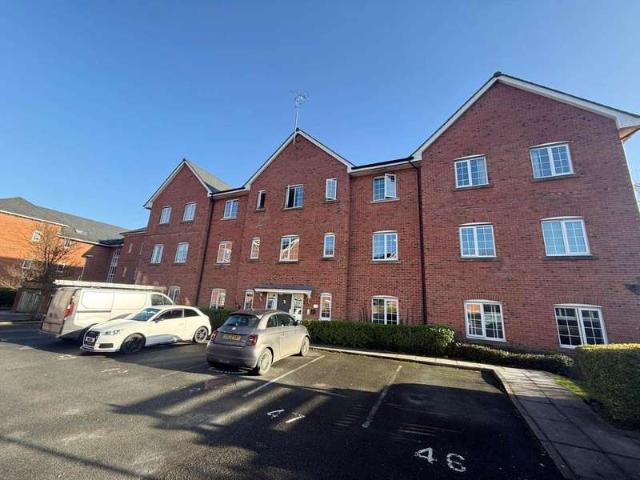Apartment for sale in Prestolee, Bolton