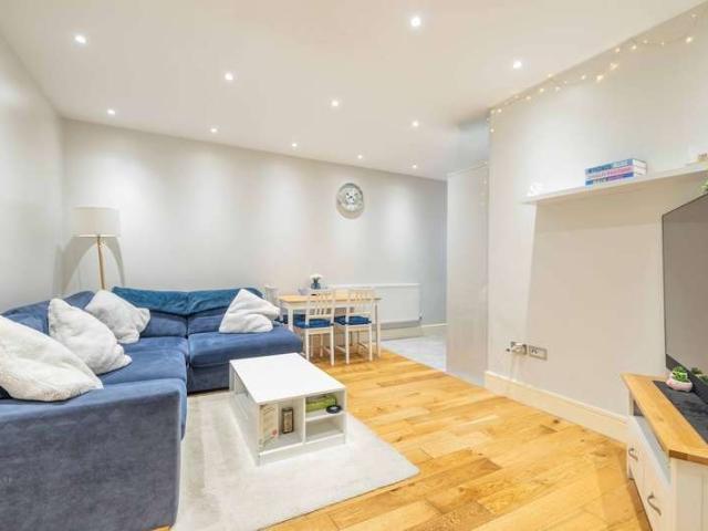 Apartment for sale in Clewer Village, Windsor