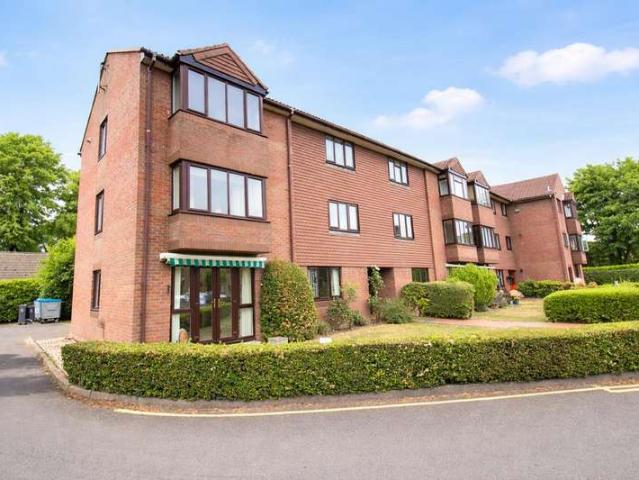 Apartment for sale in Ashlyns Estate, Pouchen End