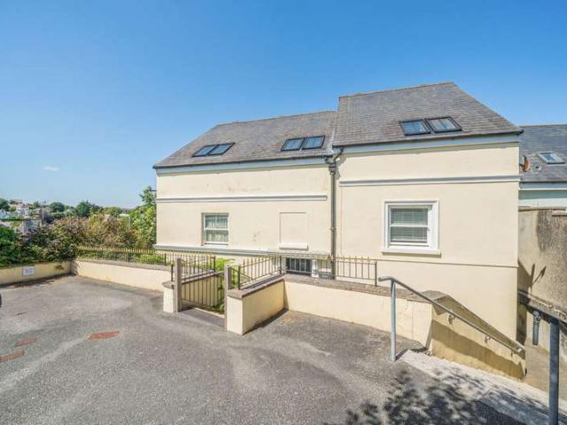 Apartment for sale in Strode, Devon