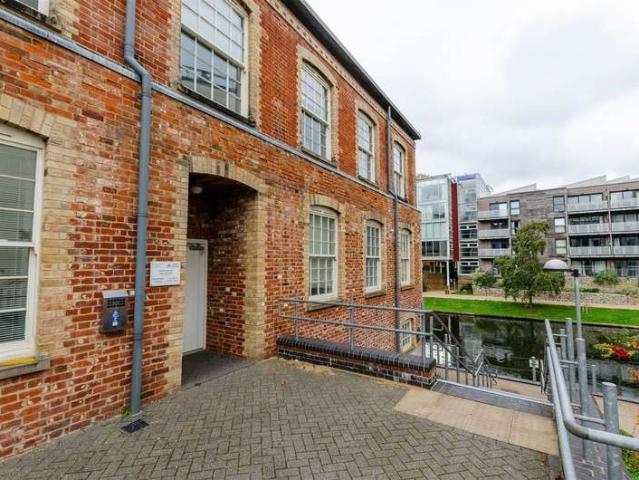 Apartment for sale in Lakenham, East Bank