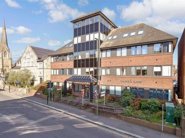 Apartment for sale in Red Hill, Surrey