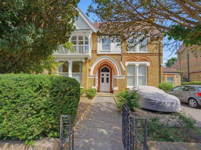 Apartment for sale in London Borough of Ealing, Greater London