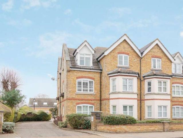 Apartment for sale in Strawberry Hill, Greater London