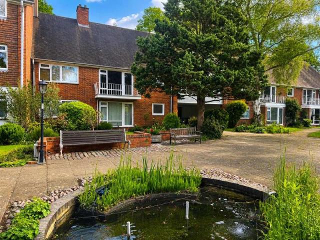 Apartment for sale in Cliff Hill, Warwick