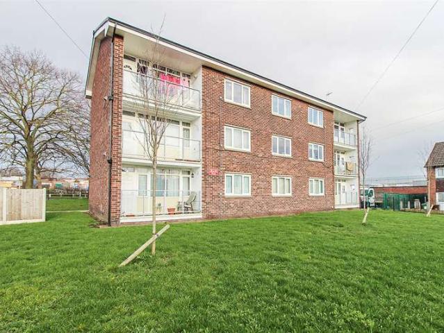 Apartment for sale in Belle Isle, West Yorkshire