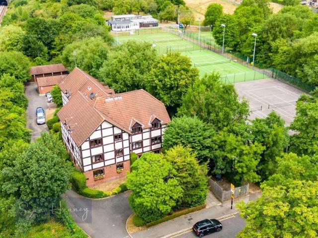 Apartment for sale in London Borough of Enfield, Greater London
